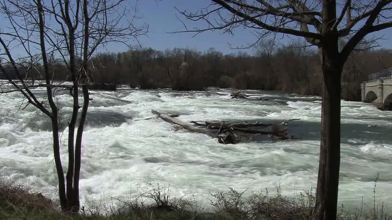 New York Niagara River above falls