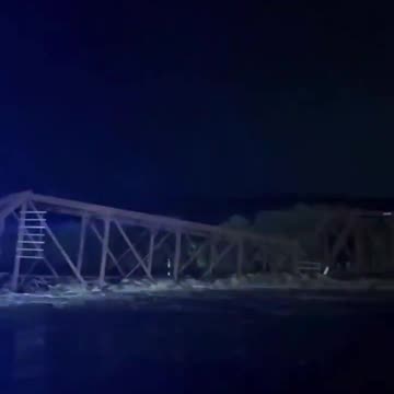 BREAKING! A Train Bridge between North Sioux City, South Dakota & Sioux City, Iowa has broke in half due to major flooding