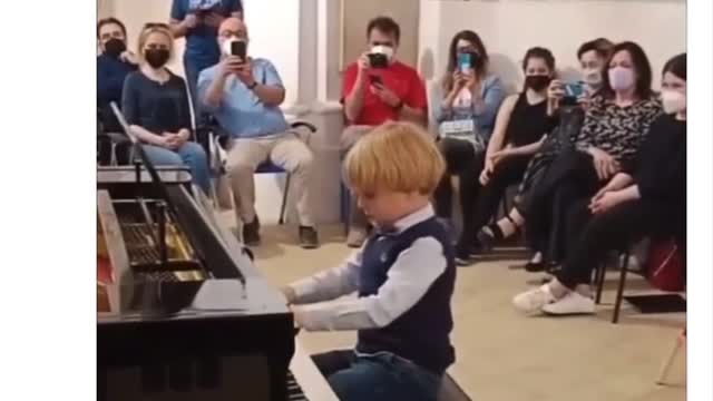 5 year old playing Mozart.