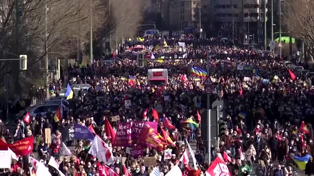 Massive rally in Berlin demands peace in Ukraine