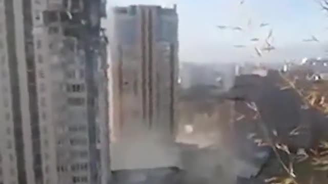 A RESIDENTIAL BUILDING STRUCK BY A MISSILE IN SOUTHWESTERN KYIV