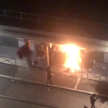 🇫🇷Francja – Podobno podpalono posterunek policji