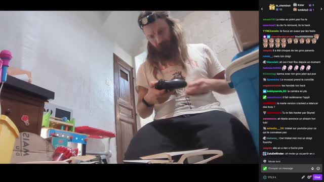 2022-11-28 (8bis.2) - petit gouter - Twitch Triskelina (version avec chat)