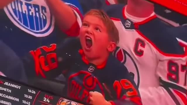 If only every fan was THIS passionate. 😂 (🎥 @nhl) @BarDown