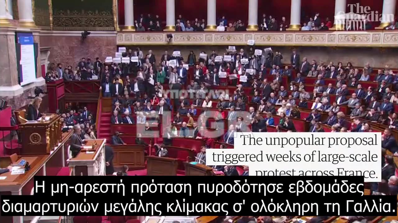 Γάλλοι βουλευτές επιχειρούν να εμποδίσουν την ψήφιση της συνταξιοδότησης στα 64 έτη.