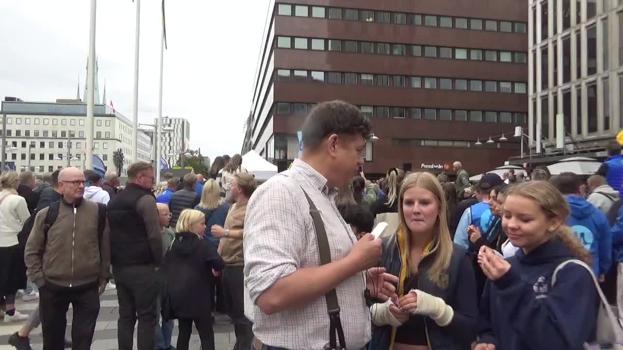 Fritjof intervjuar två flickor