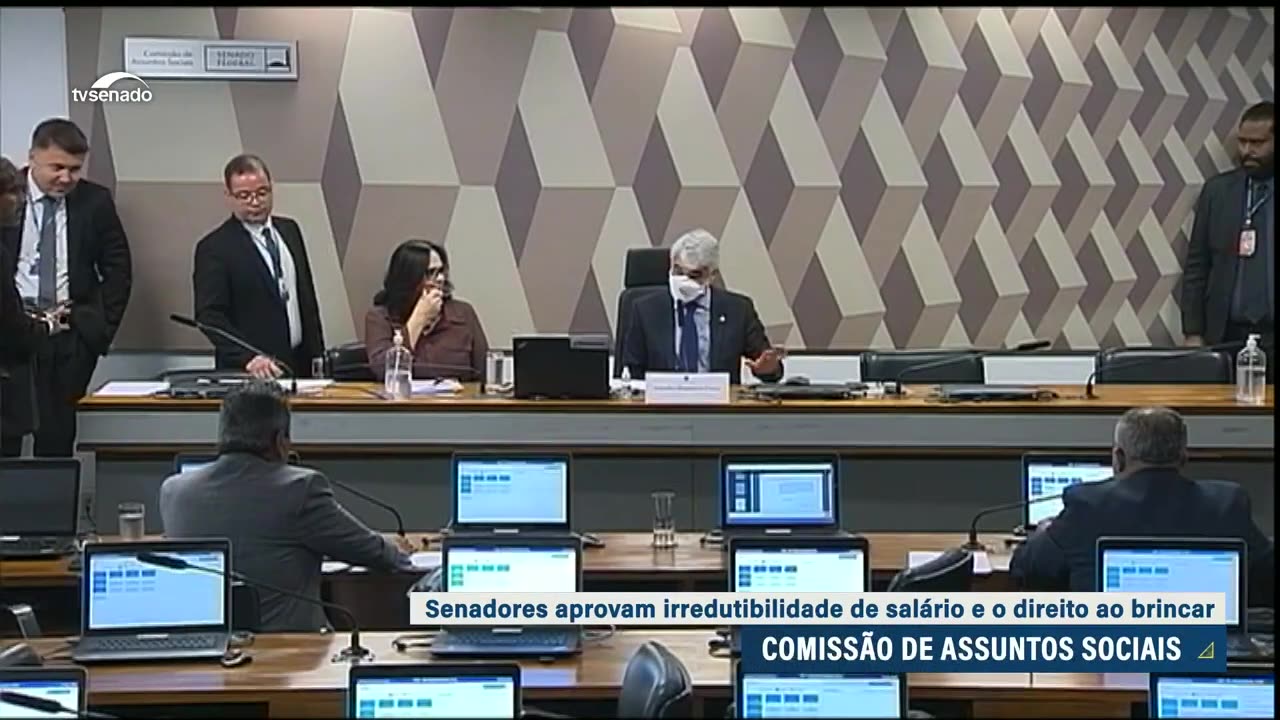 CAS: proposta aprovada permite reduzir jornada de trabalho sem reduzir salários