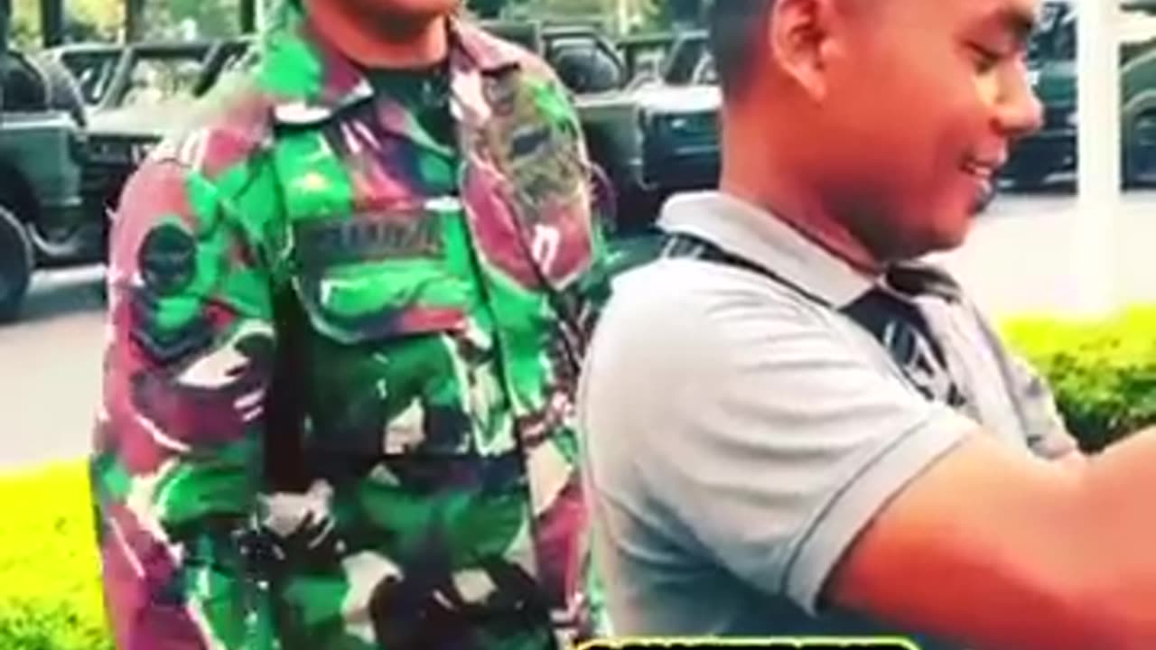 Banyak masyarakat yang tertipu oleh aksinya namun tidak dengan TNI🫢#shorts#short#army#tniad#tentara