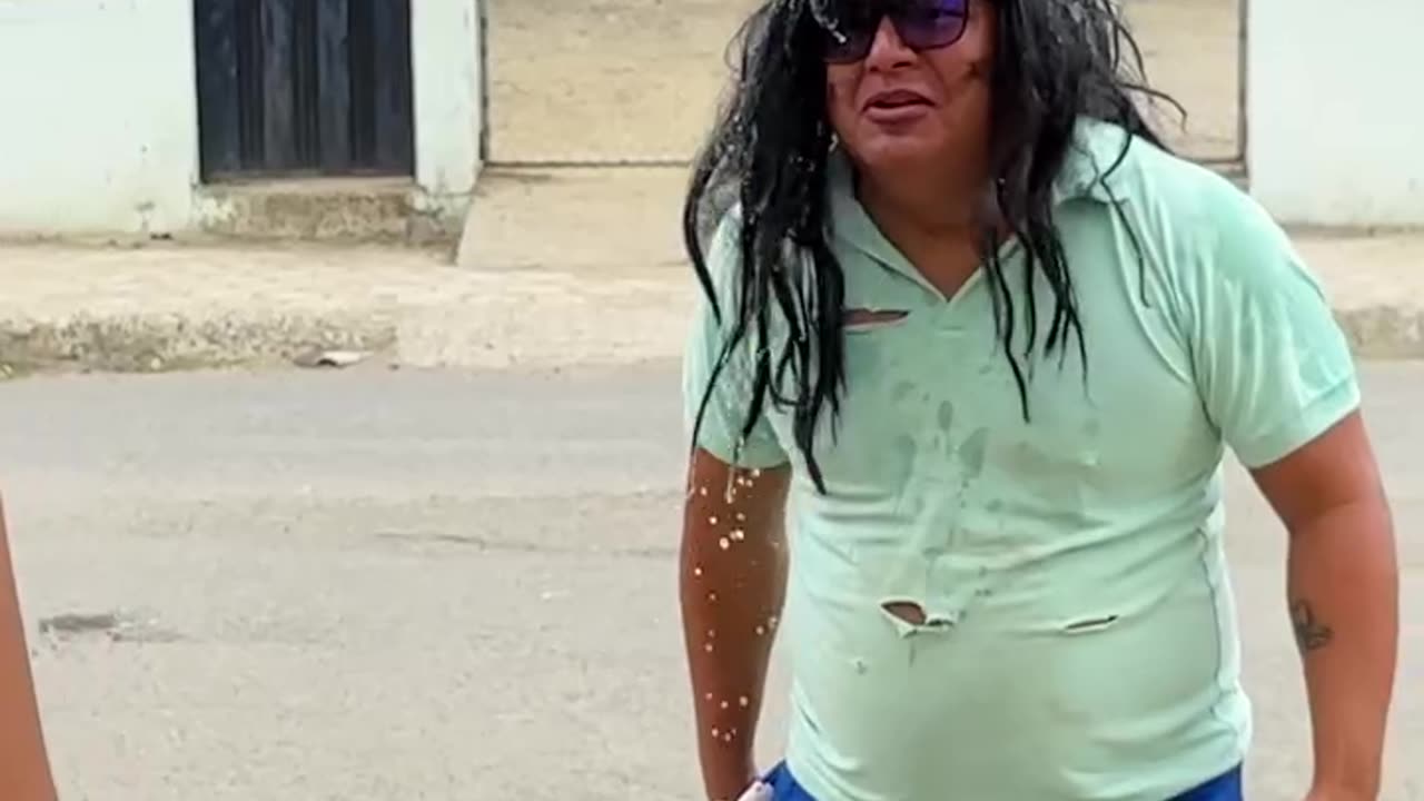 Esta millonaria no imagino que este mendigo solo quería ayudarla