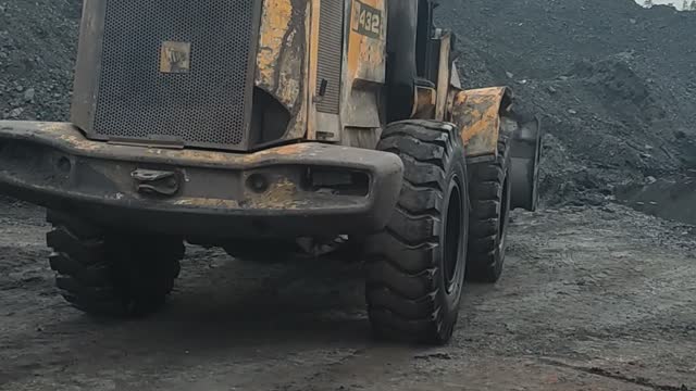 jcb wheeled loader working