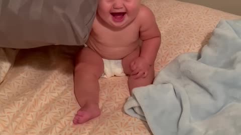 Baby has the most adorable laugh 😍