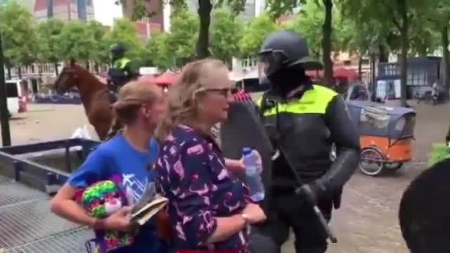 Itália policia e seus absurdos