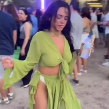 Beautiful girl dance in public (1080p) ❤️🩰