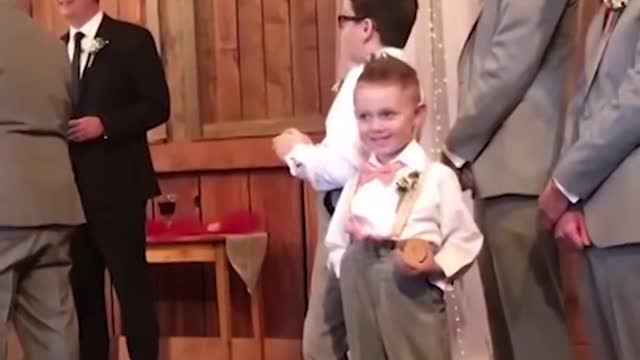 Kids add some comedy to a wedding! - Ring Bearer Fails))))