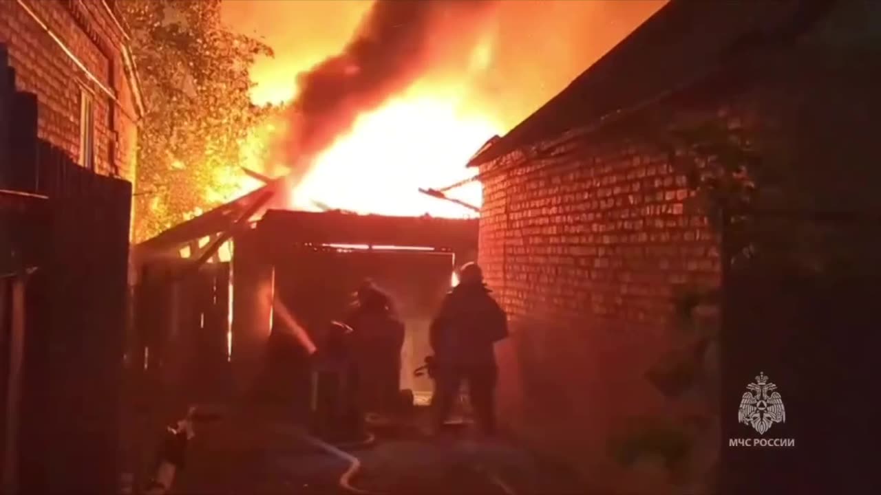 🔥It is reported that at least 5 houses have burned down in Proletarsk in russia