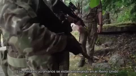 Militares ucranianos reciben entrenamiento en Gran Bretaña.