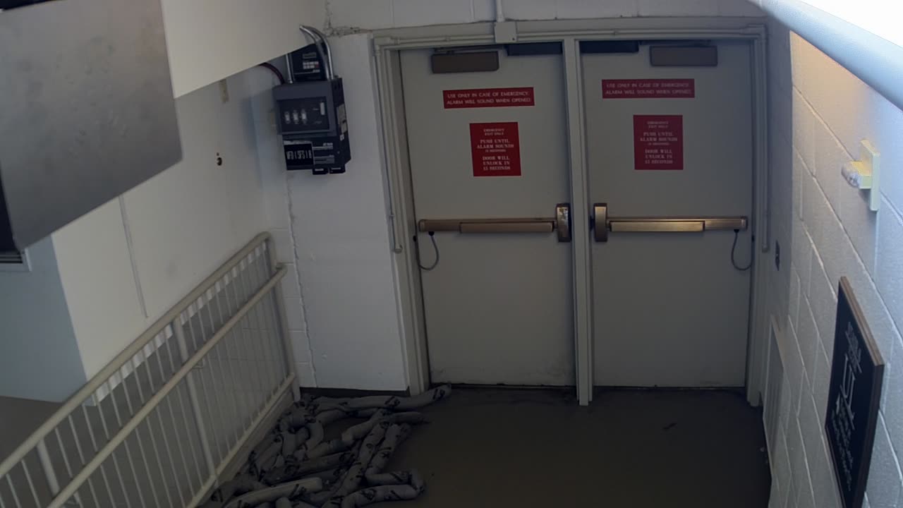 7174CVCULStair8EExit_2021-01-06_22h00min01s410ms.mp4