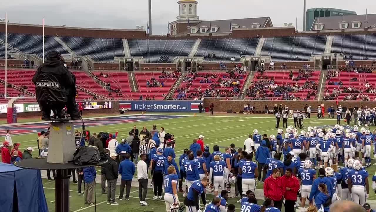 Eric Dickerson being inaugurated into the SMU football Hall of Fame