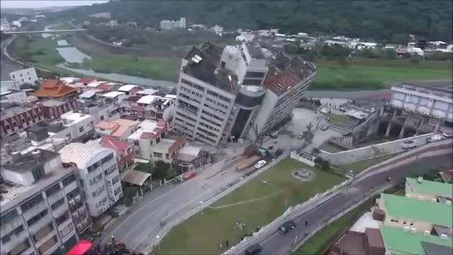 EARTHQUAKE CAUGHT ON CAMERA