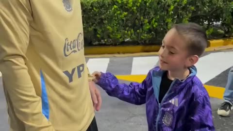 Leo Messi replies kid who asks for CRINGE goal celebration