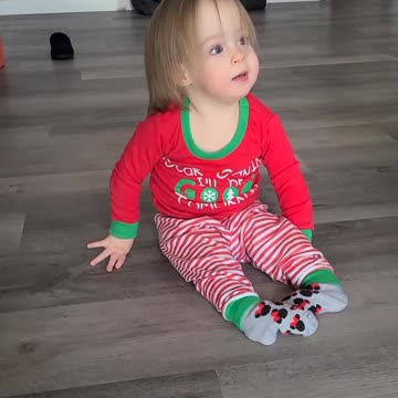 Partially paralyzed daughter foxes her legs