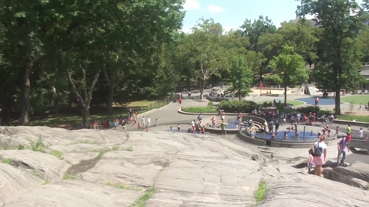 Luodong Walks Around Central Park Some More