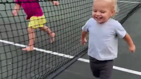 BABIES LAUGHING BETWEEN A NET🤣🤣