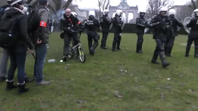 Police turn on the indepedant journalist covering the protest tonight in Brussels Germany