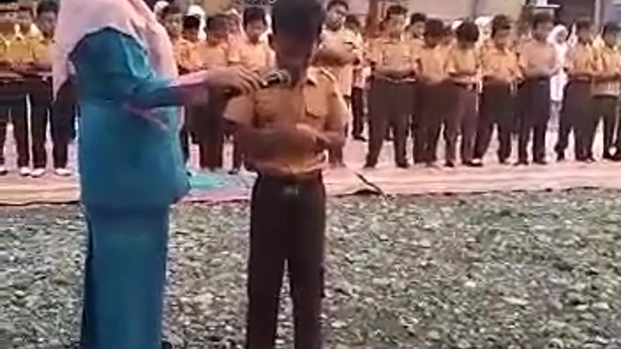 pelajaran praktek sholat/salat siswa SD DI Indonesia