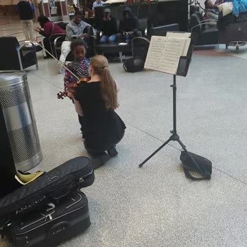 Lil Girl Stunned BY beautiful Violin Player in Airport