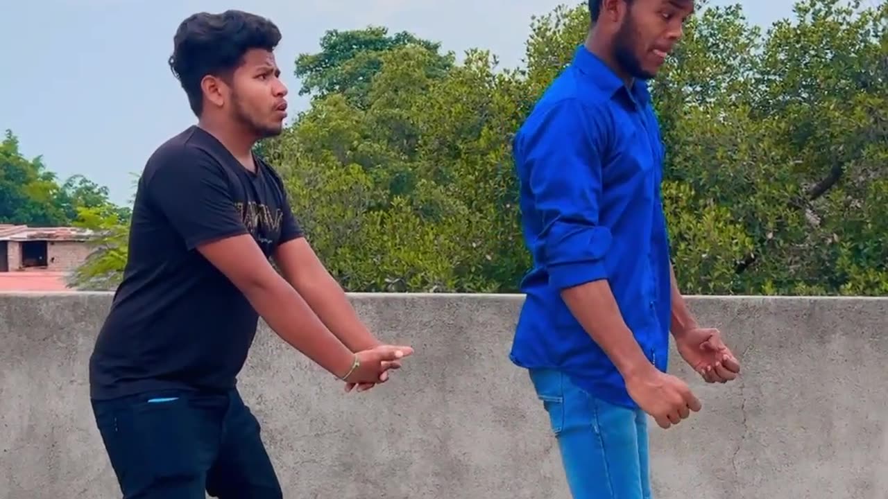 दोस्त का भरोसा नही हैं 😂😂#funny #realfools #surajroxfunnyvibeo #vikramcomedyvideo #dosti