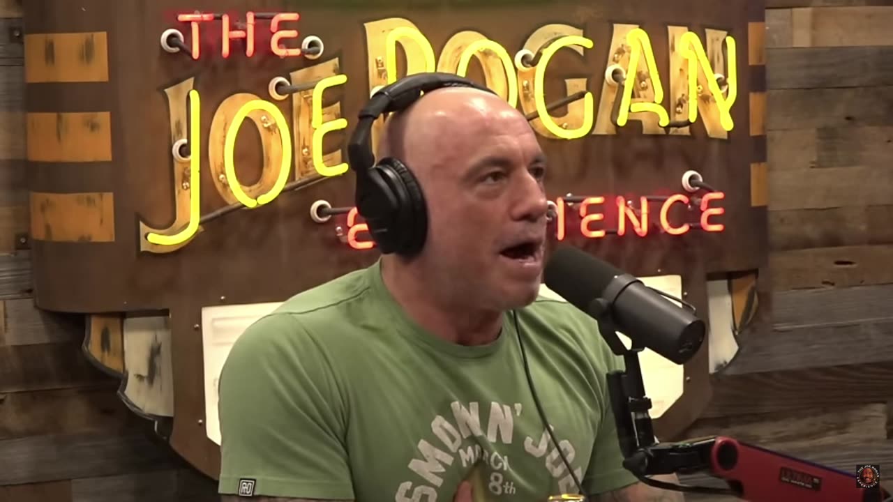 Joe Rogan DESTROYS Matt Wash in MOON landing debate