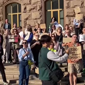 Shame! Disgrace!": rallies were held in front of the Kiev City State Administration again.