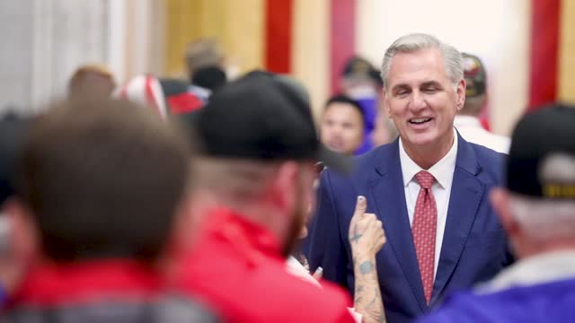 Kevin McCarthy Gives Veterans a Tour of the U.S. Capitol