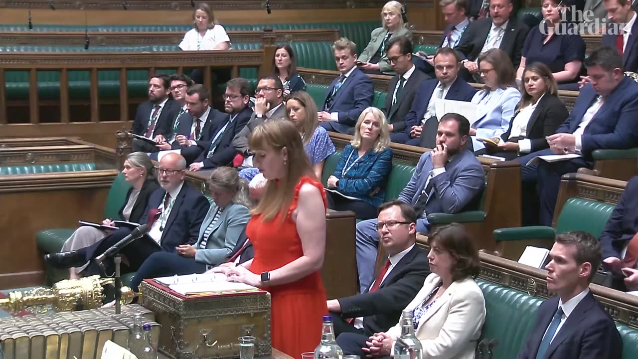 Housebuilding target to rise from 300,000 per year to 370,000, says Angela Rayner|News Empire ✅