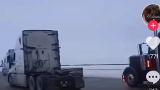 Canadian and US truckers against Covid mandates block all lanes at borders