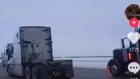 Canadian and US truckers against Covid mandates block all lanes at borders
