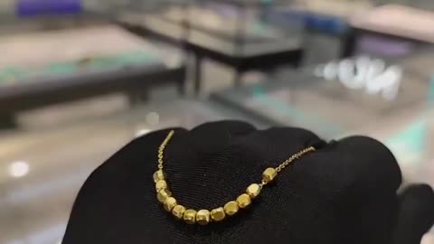 Simple gold necklace