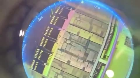 The iPhone's nanotechnology chip under a microscope - Crazy