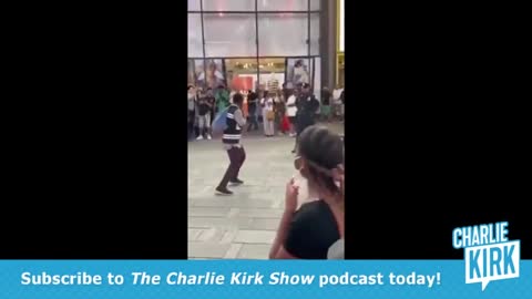 Man Tries to Fight Cop But Gets Pummeled by Crowd