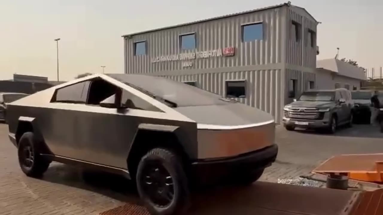 Unveiling: Tesla Cybertruck Prepped for Ultimate Car Shipping! 🚛⚡