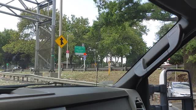 Illegal Alien Women Selling Fruit on Cross Bronx Expressway