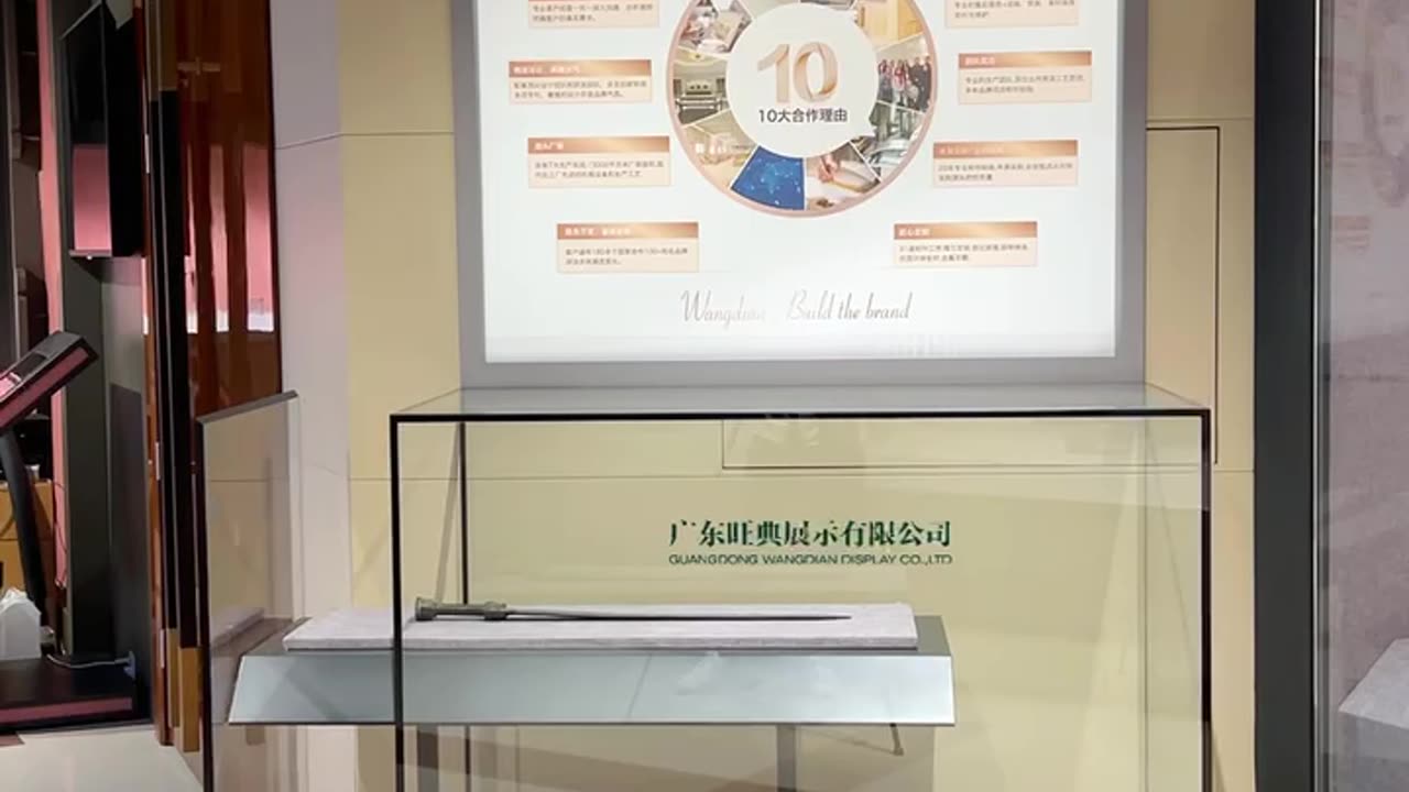Museum showcase customization with side intelligent control opening system