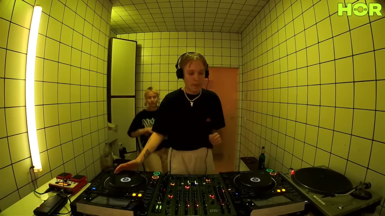 Brvtal Vision - Brutalismus 3000 (LIVE)