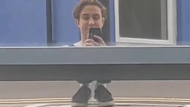 Found a window mirror 😂