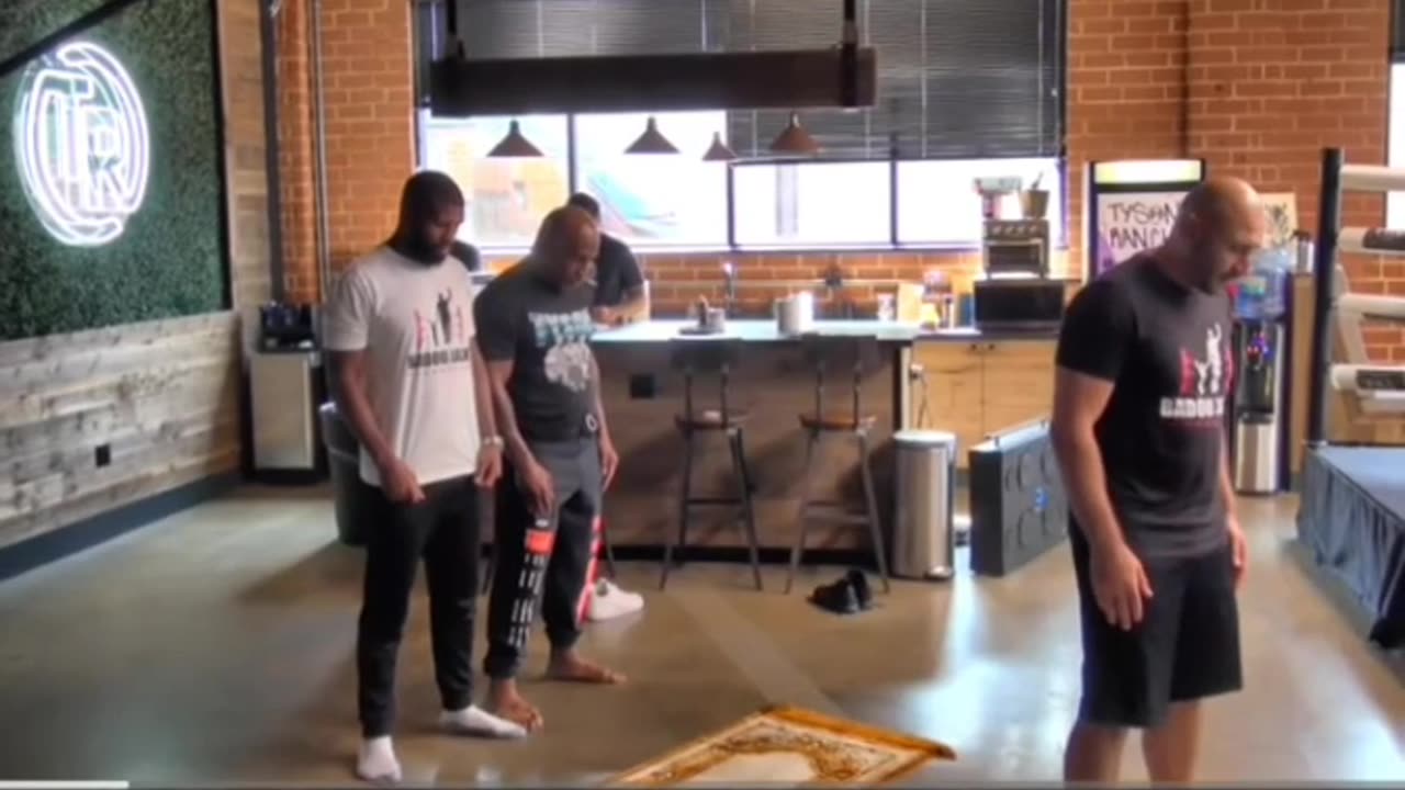 Mike Tyson , Badou Jack and Amer Abdallah pray together