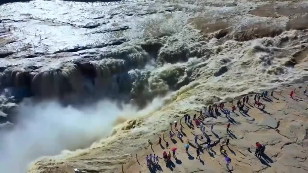 The largest yellow waterfall in the world