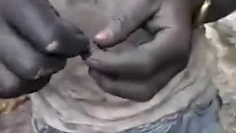 这个视频里面说的事情是真的。Electrically charged stones discovered in the DR Congo