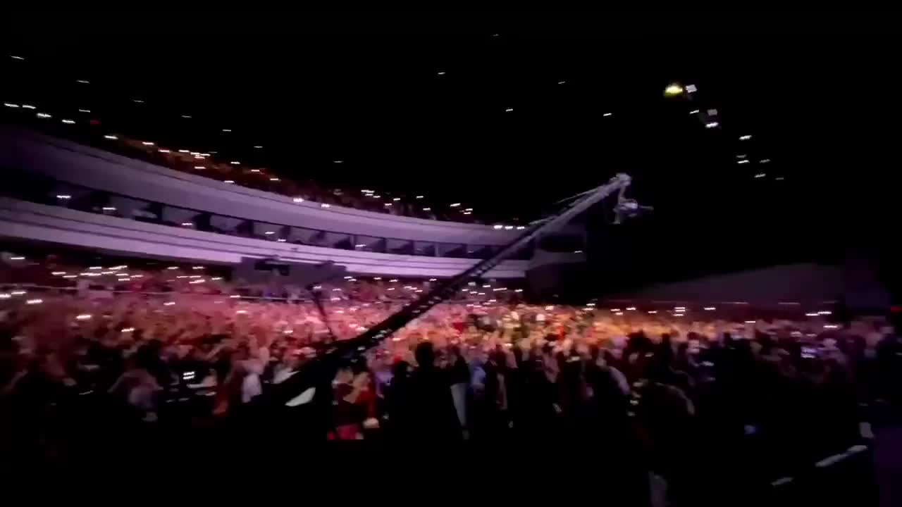 Trumps Arizona Crowd