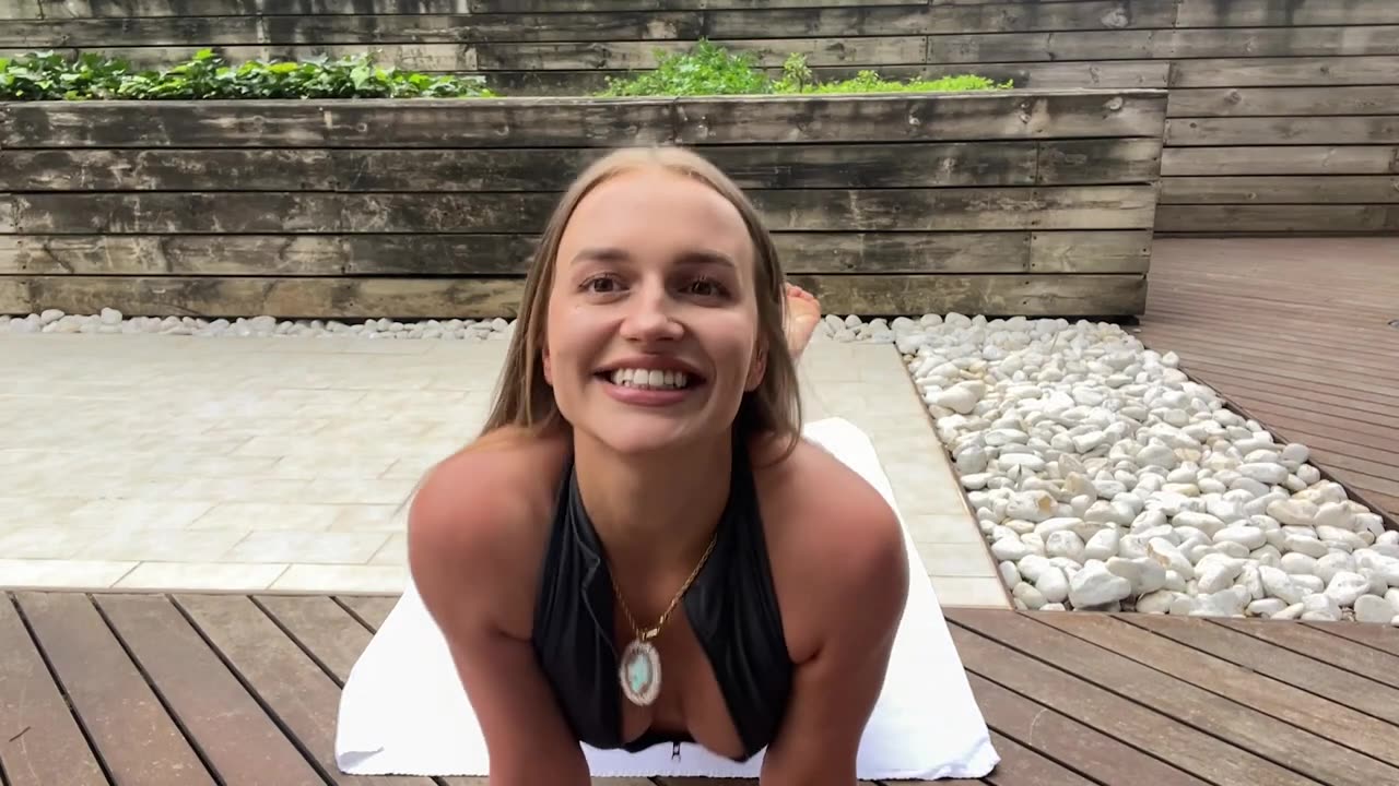 OUTDOOR YOGA WITH LISA | GER READY WITH ME | EXTREME YOGA POSES CHALLENGE